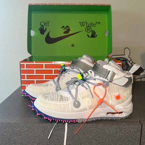 2022 NEW WITH BOX
Off-White x Air Force 1 Mid 'White' men’s size 10 - Picture 1 of 11